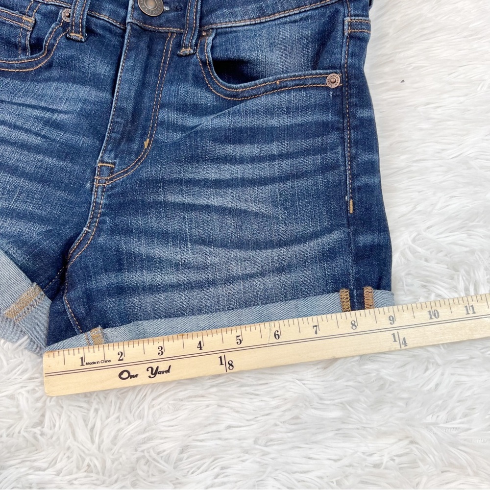 American Eagle next level stretch roll cuff denim shirt in blue - Picture 2 of 9